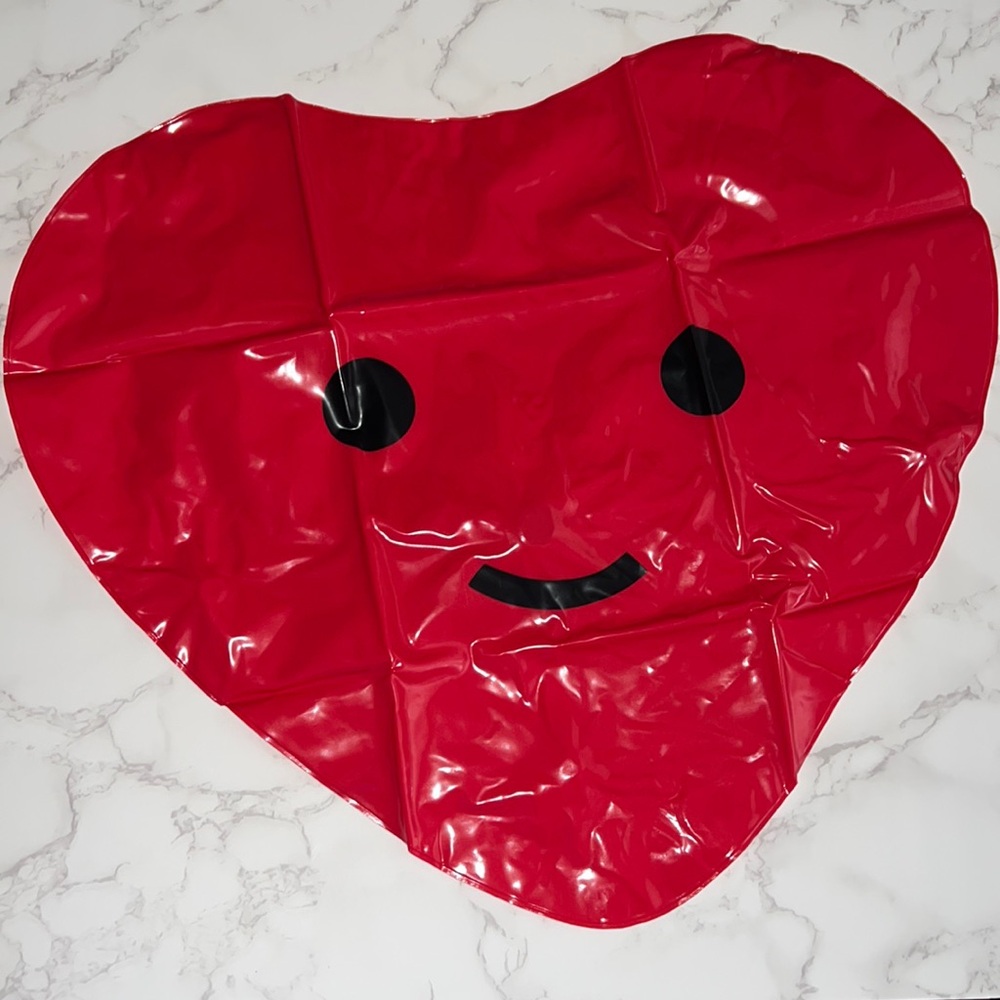 NIB Inflatable Heart Face emoji Balloon